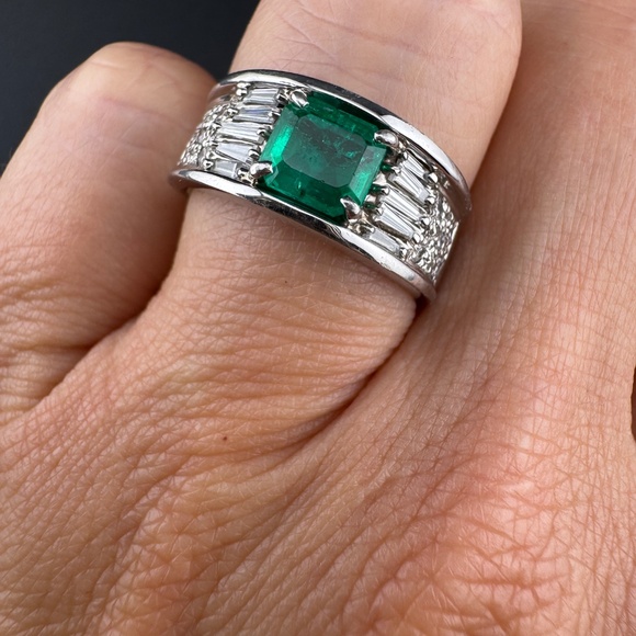 Holiday Sale Natural Earth Mined Emerald & Dia Ring Band, Plat., 11.14g, 5.75 - Picture 12 of 16